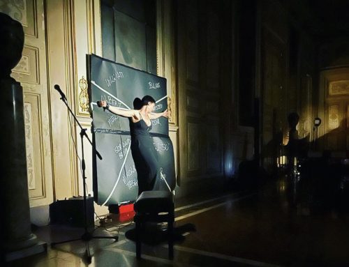 Tra teatro e performance art, Cinzia Cordella in Matrioska attraversa l’esperienza della crisi per dare senso all’esistenza.
