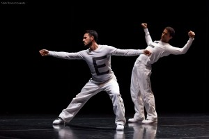 2. Aterballetto, e-ink di Michele Di Stefano  (RIC.CI), foto di Nadir Bonazzi