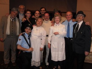 Arensico con Manuelita Baylon - al centro -