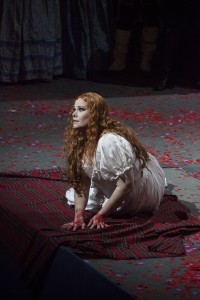 Jessica-Pratt-in-Lucia-di-Lammermoor-©-Pietro-Paolini----TerraProject---Contrasto-(19)