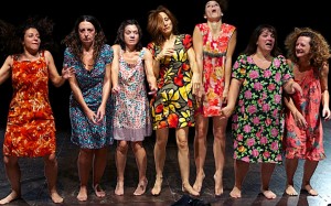 Una scena de LE SORELLE MACALUSO di Emma Dante, miglior spettacolo 014